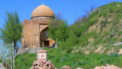 В ЮКО иностранцам раздали буклеты с грубейшими историческими ошибками