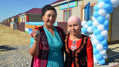 Жильцам обрушившегося дома в Кызылординской области вручили ключи от новых домов