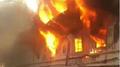 В Алматы крупный пожар произошёл на рынке автозапчастей "Жибек Жолы"