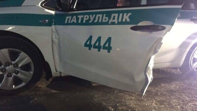 Возвращавшийся с қыз ұзату кортеж сбил двух полицейских в Алматы