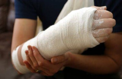 Более 60 человек за сутки получили травмы из-за гололеда в Уральске