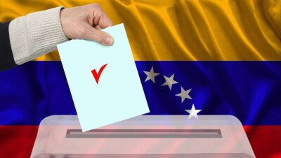Сторонники Мадуро победили на парламентских выборах в Венесуэле, явка на которых составила 31%