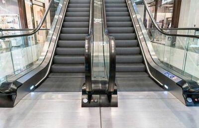 В Павлодаре мужчина сломал три ребра, попав под эскалатор