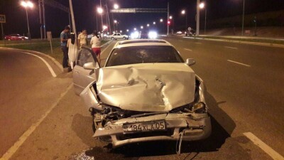 В Алматы внедорожник не пропустил машину и перевернулся на бок