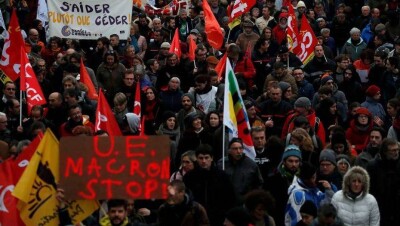 Во Франции началась вторая волна протестов против пенсионной реформы