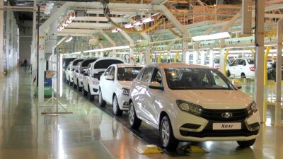 Казахстанцы раскупили ещё не сошедшие с конвейера первые LADA XRay и Vesta