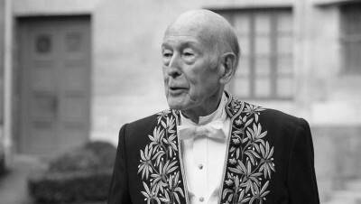 Экс-президент Франции Валери Жискар д'Эстен умер от осложнений после Covid-19