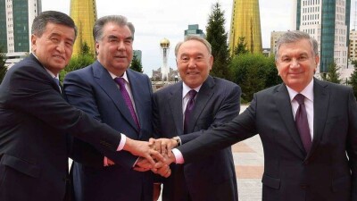Назарбаев пригласил на приём глав соседних стран и встретился с первостроителями Астаны