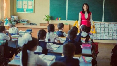 Білім беру саласының жарты миллиондай қызметкерінің жалақысы өседі. Жаңалықтарға шолу