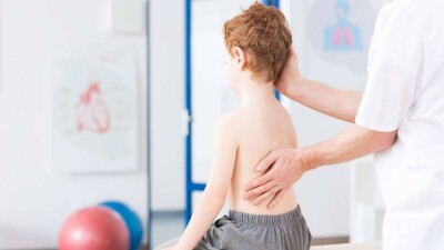 45 тысячам школьников Казахстана диагностировали сколиоз