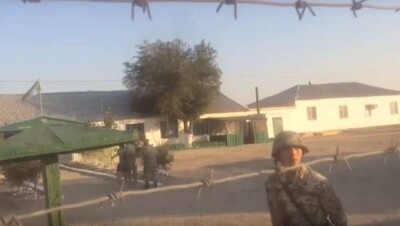 Конфликт между сельчанами и военными в Атырауской области остановили выстрелом в воздух