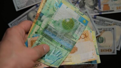 Тенге заметно укрепился по отношению к доллару