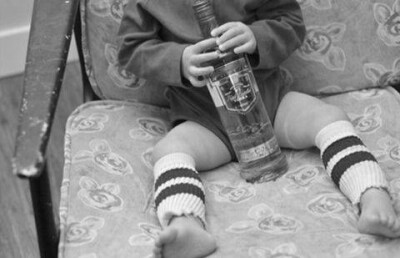 Бабушку и дедушку, до смерти напоивших алкоголем внука, осудили в Уральске