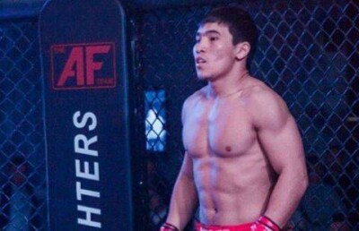 Отказ бить китайского казаха Айбек Нурсеит объяснил "кровным родством"