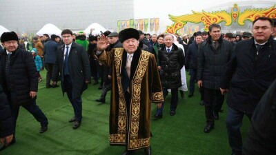 Назарбаев поздравил казахстанцев с Наурызом