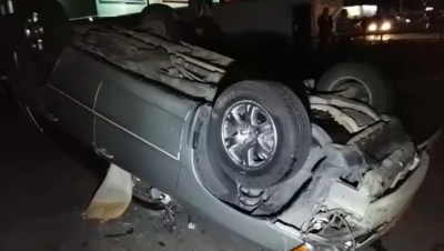 В столкновении автомобилей в Алматы Toyota опрокинулась колёсами вверх