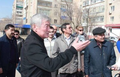 Бердыбек Сапарбаев лично выгонял работников предприятий на общегородской субботник