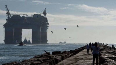 Трамп решил снять ограничения на бурение скважин в прибрежных водах США