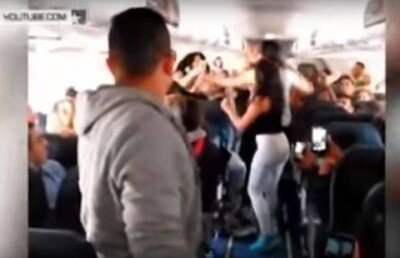 Пассажирки самолёта устроили на борту ожесточённую драку из-за громкой музыки 