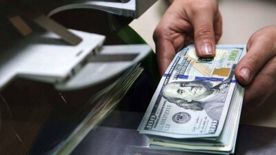 Казахстанцы активно скупают доллары: нетто-продажи выросли в полтора раза за месяц