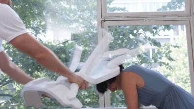 Романтик из Усть-Каменогорска запустил в отказавшую ему девушку стулом