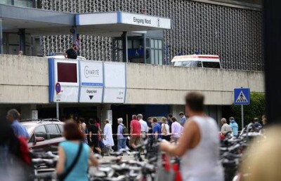 После попытки убийства врача нападавший покончил с собой в клинике Берлина