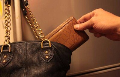 Пресс-секретаря "Казахтелекома" обокрали в элитном салоне Астаны