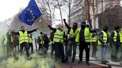 В Бельгии полиция применила водомёты против "жёлтых жилетов"