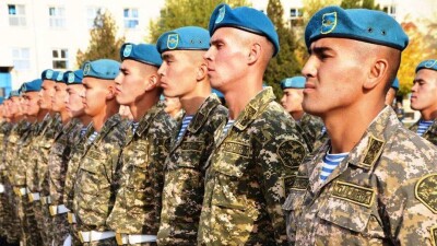 Пять тысяч военнослужащих срочной службы увольняют в запас