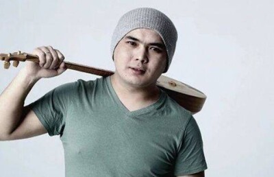 Жан Ахмадиев прочитал рэп о мажорах на "танках" и несчастных оралманах