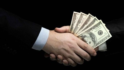 Экс-главу "Астана су арнасы" подозревают в получении двух квартир и 60 000 долларов в качестве взятки