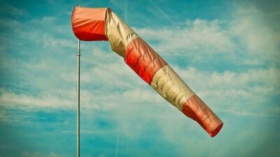 Штормовое предупреждение из-за ветра объявили в семи регионах страны