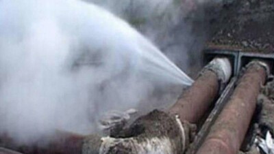 Ещё одну трубу прорвало в Алматы: повреждено пять машин, без горячей воды остались 80 домов