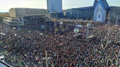В Лейпциге 20 тысяч человек вышли на акцию против ограничений, связанных с Covid-19