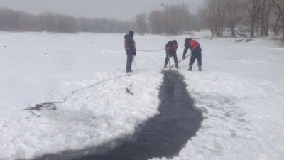 Тело провалившегося под лёд мальчика обнаружили спасатели в Семее