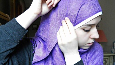Имам из Актобе назвал преподавателей вузов малообразованными за борьбу с платками