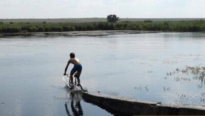 Опасное для жизни развлечение придумали подростки в Рудном