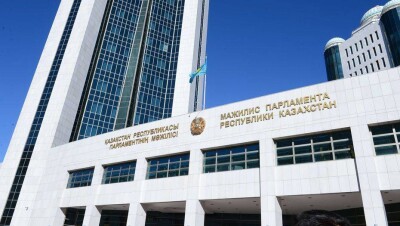 Мажилис одобрил поправки, по которым один из комитетов палаты будет возглавлять депутат от оппозиции