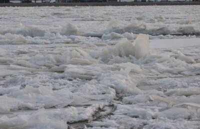 Жители Семея готовятся к эвакуации из-за повышения уровня реки