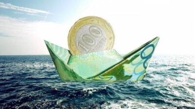 Глава Нацбанка рассказал инвесторам, как страхует тенге от одномоментного обвала