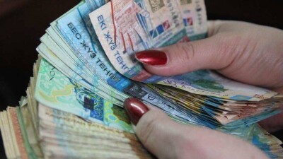 Реальный срок за взятку получили директор школы и давшая эти деньги учитель в Алматинской области