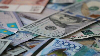 Тенге продолжает бить антирекорды на бирже