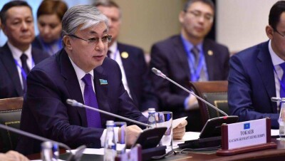 Токаев: Надо законодательно ограничить кредитование банками своих акционеров