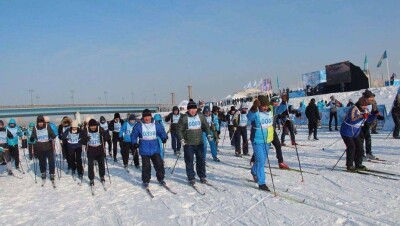 В Астане лыжный фестиваль "Қыс өрнегі" собрал больше двух тысяч участников