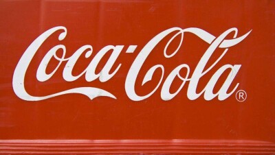 Coca-Cola временно прекратила размещать рекламу во всех соцсетях на 30 дней