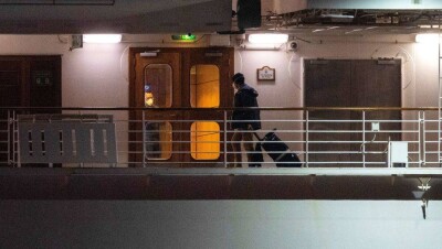 Граждан разных стран эвакуируют с круизного лайнера, где на карантине находятся казахстанцы