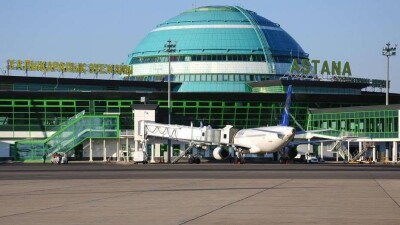 Высокими ценами на парковку в аэропорту Астаны возмутился Серик Сапиев