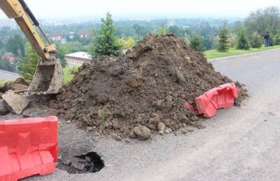 Без воды остались жители целой улицы из-за строительства Восточной объездной дороги в Алматы