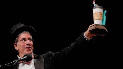 Шнобелевскую премию вручили учёным за исследование о магнитных свойствах тараканов