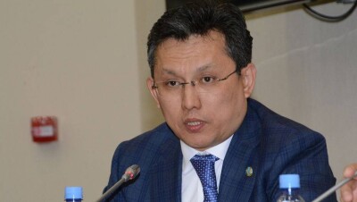 Султанову досталось от Назарбаева за бесконтрольную раздачу средств из казны